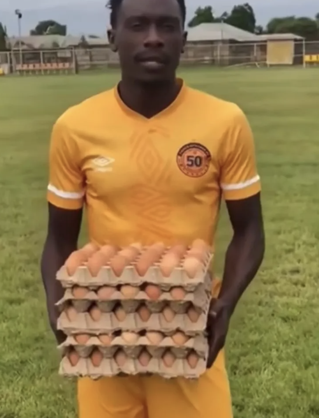 荣获当场最佳球员,奖品是四盒鸡蛋